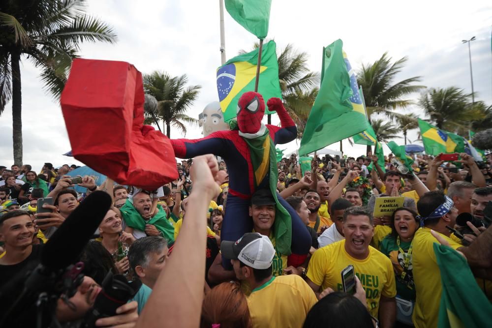 Los seguidores de Bolsonaro celebran su victoria