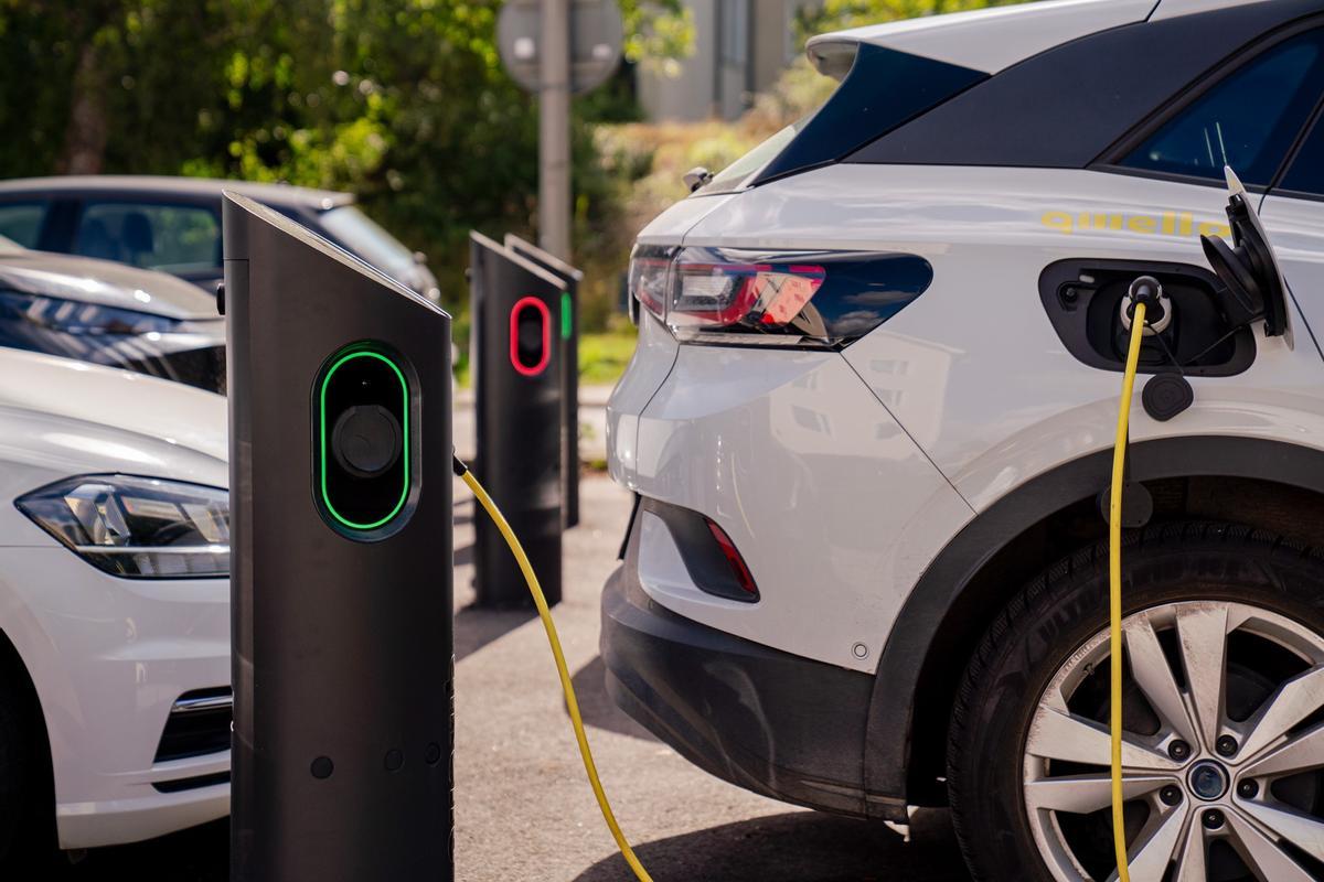Nuevos cargadores eléctricos para coches en Burjassot.