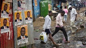Propaganda electoral en un barrio pobre de Nairobi.