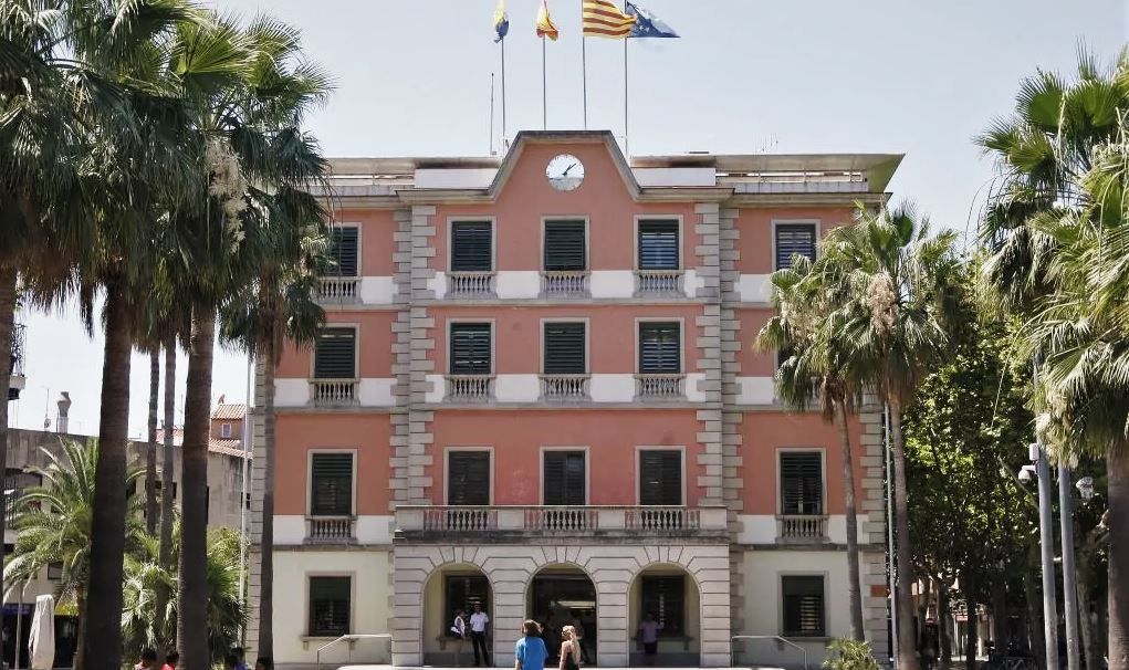 Fachada del Ayuntamiento de Castelldefels.