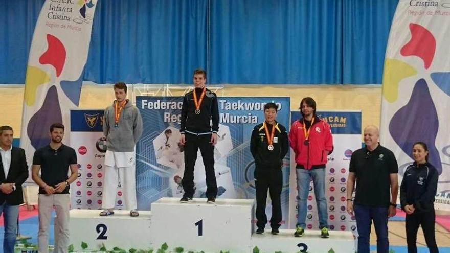 Raúl Cancelas, en lo más alto del podio en el Campeonato de España Universitario.