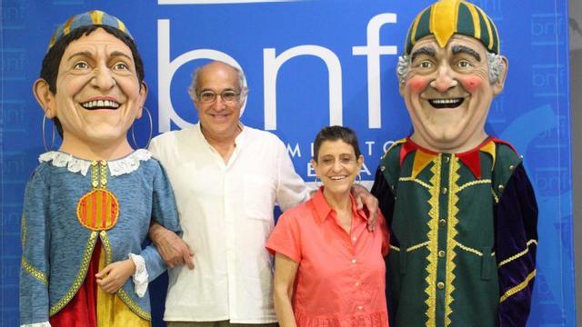 El Ayuntamiento de Binéfar dedica sus últimos cabezudos a los Titiriteros.