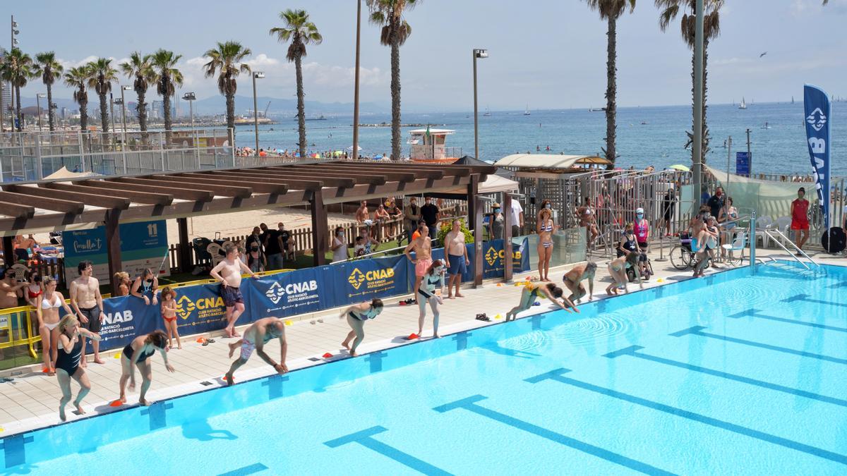 Unes 450 piscines d&#039;arreu de Catalunya han acollit la campanya solidària.