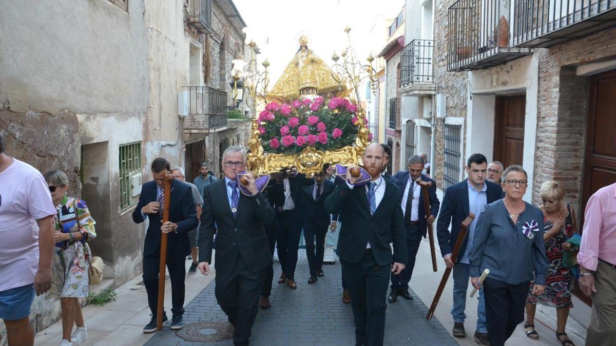 La procesión con la Virgen ha sido uno de los actos destacados de la jornada.