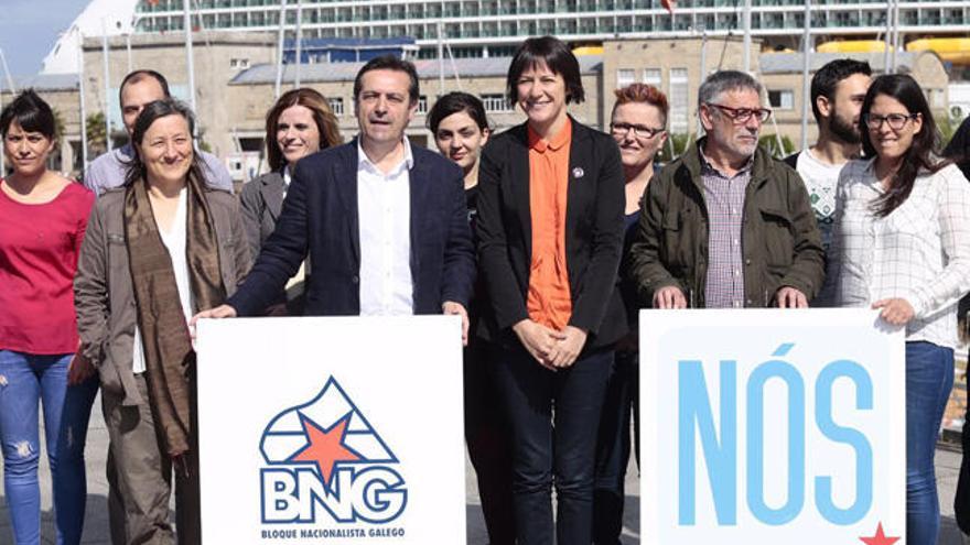 Luis Bará, en el centro, esta mañana en Vigo. // Adrián Irago