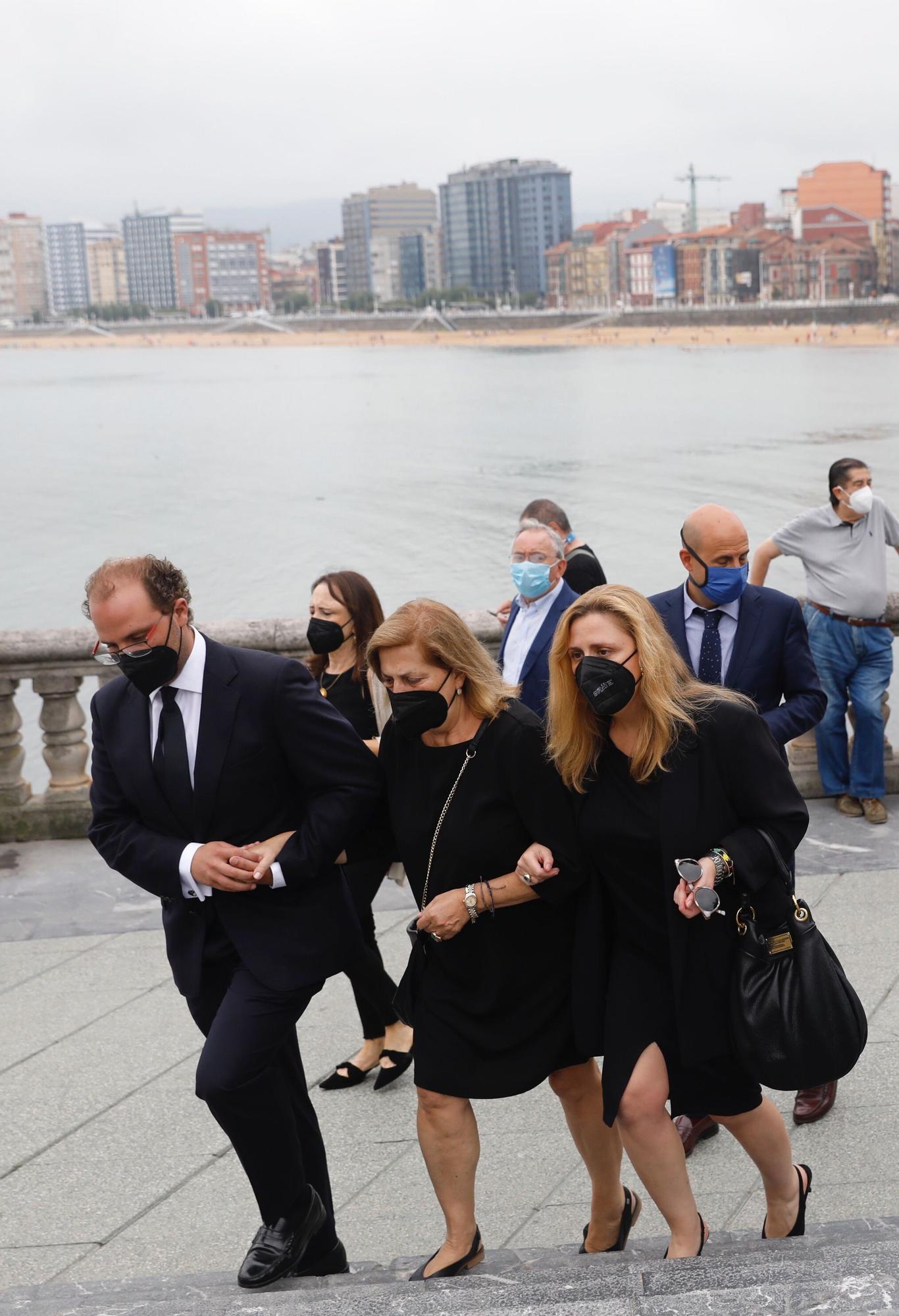 Emocionante despedida a Alfonso Peláez, gijonés “que vivió e hizo vivir la ciudad”