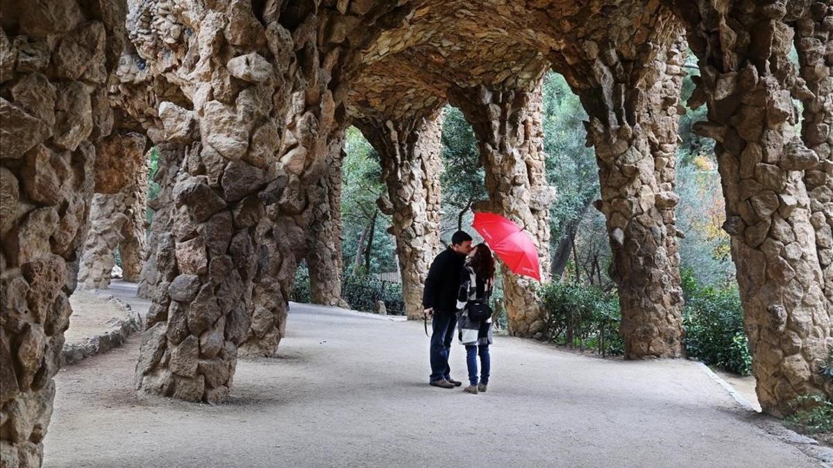 Beso en el Park Güell