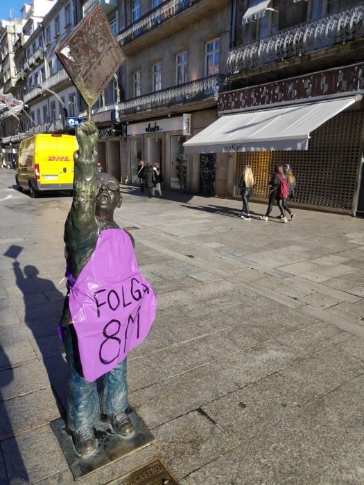 La jornada de reivindicaciones feministas en la comunidad gallega. Las mujeres salen a la calle para reclamar igualdad de género y medidas contra la brecha laboral y salarial.