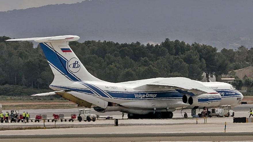 Uno de los aviones con material sanitario de China.