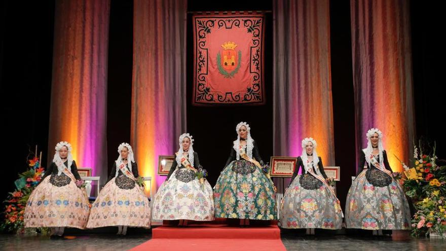 Elda proclama a sus Falleras Mayores en el Teatro Castelar