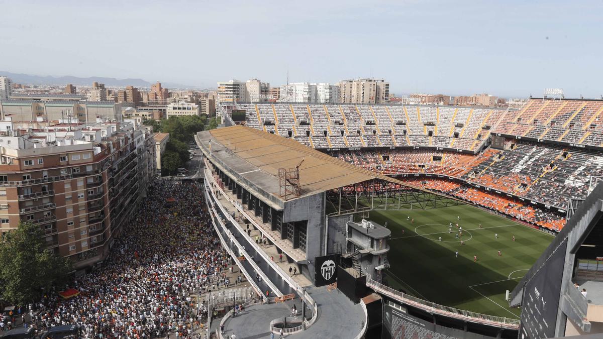 Imagen del partido contra el Celta de Vigo en el que la afición dejó vacío Mestalla para protestar contra la propiedad de la mayoría accionarial