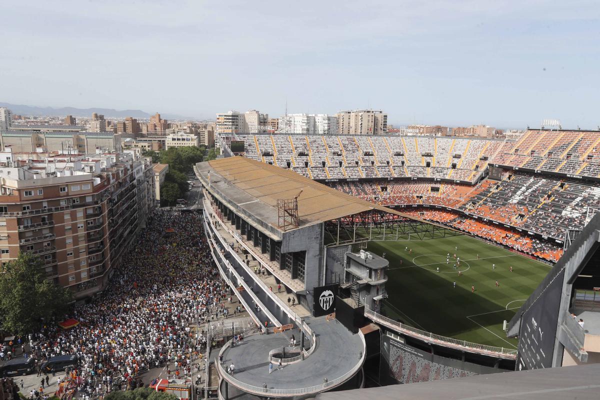 Imagen del partido contra el Celta de Vigo en el que la afición dejó vacío Mestalla para protestar contra la propiedad de la mayoría accionarial