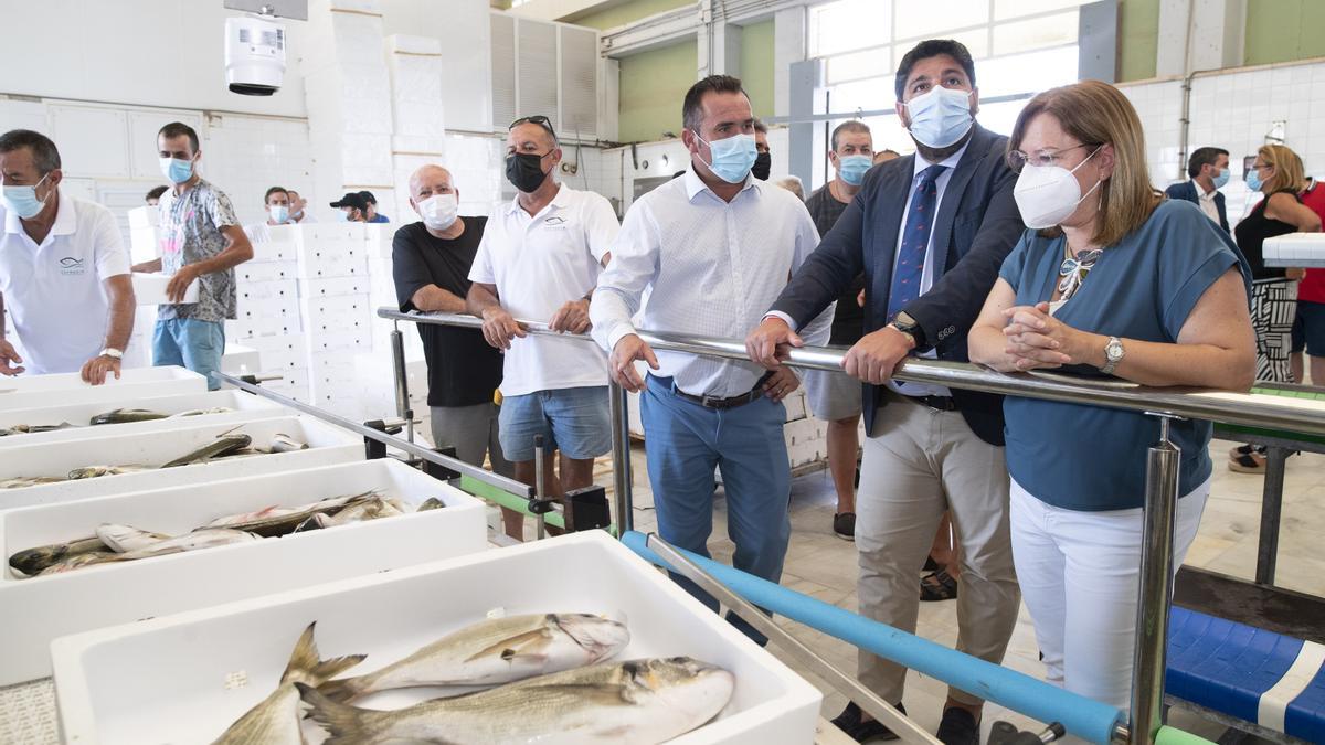 Fernando López Miras en un encuentro con la Cofradía de Pescadores.