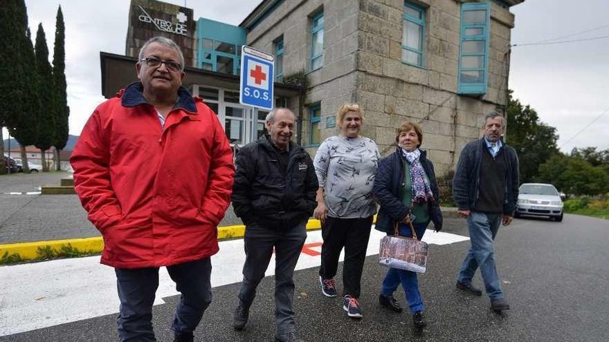 Pacientes del centro médico de Anafáns piden más personal médico. // Gustavo Santos