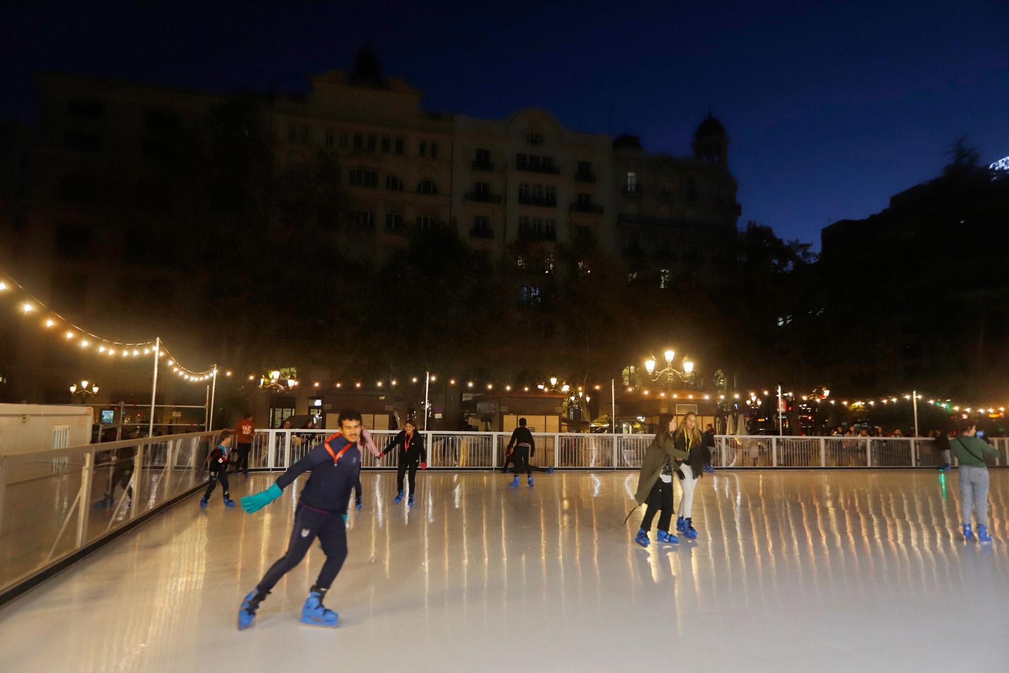 Estreno de la pista de hielo de la Plaza del Ayuntamiento