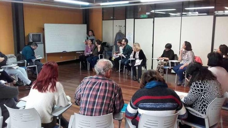 Participantes en la jornada sobre voluntariado de Villaviciosa.