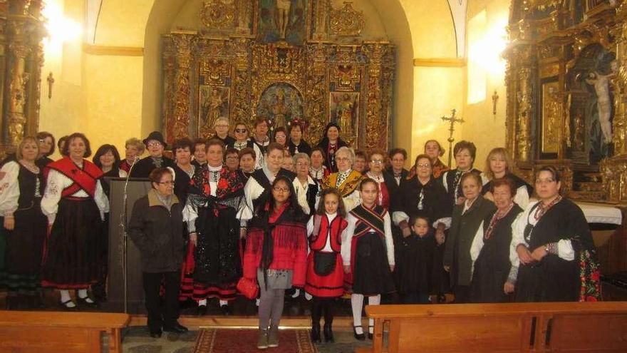 Grupo de águedas en Mózar de Valverde, en una pasada edición.