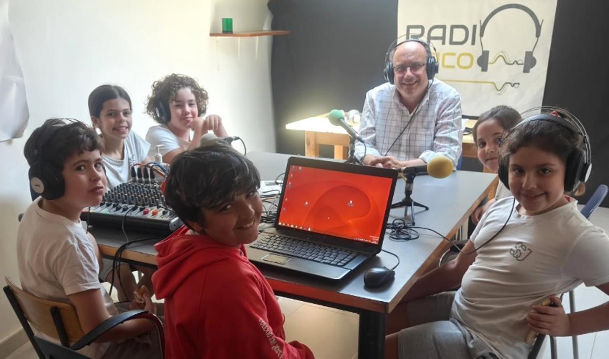 La entrevista que le realizaron a Juan en Radio Ático, emisora del colegio vigués.
