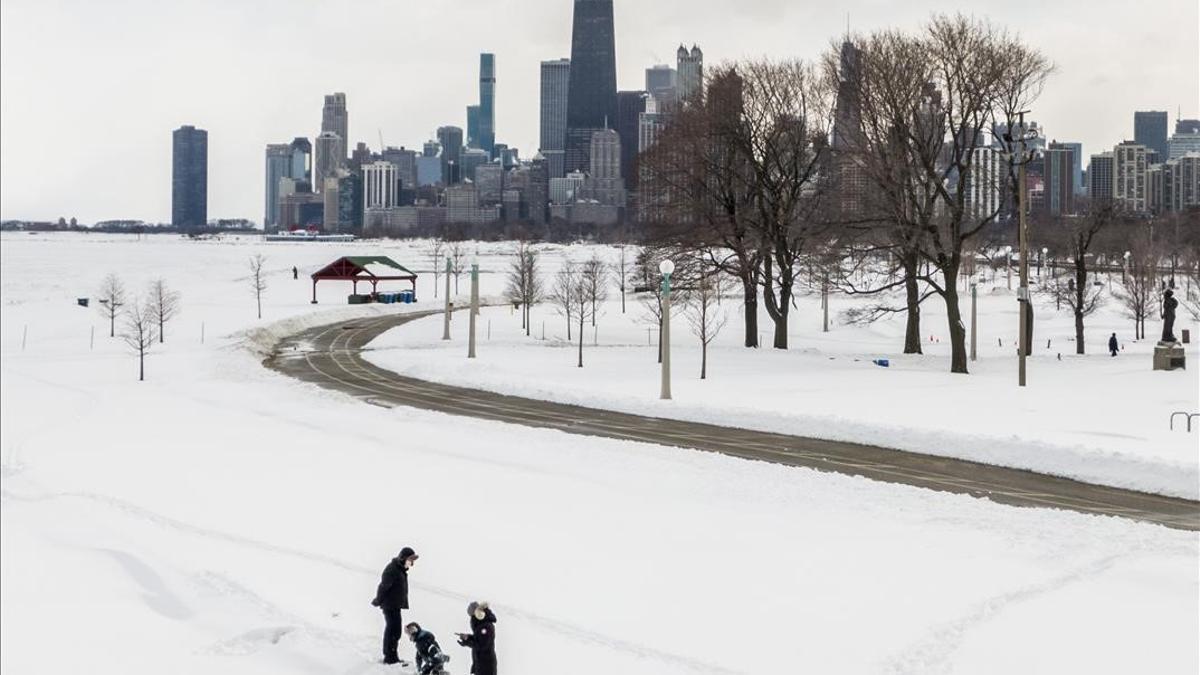 Chicago y el lago Michigan, congelado, tras la ola de frío polar en Estados Unidos