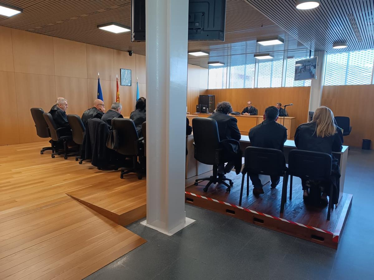 Once abogados y abogadas defensores.