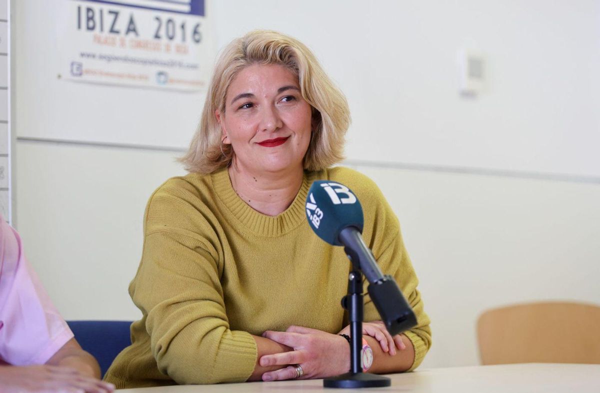 De izquierda a derecha:  Raquel Gascón, Laura Moya, Pilar García y Tina Sagardoy en el paritorio de Moya. | TONI ESCOBAR