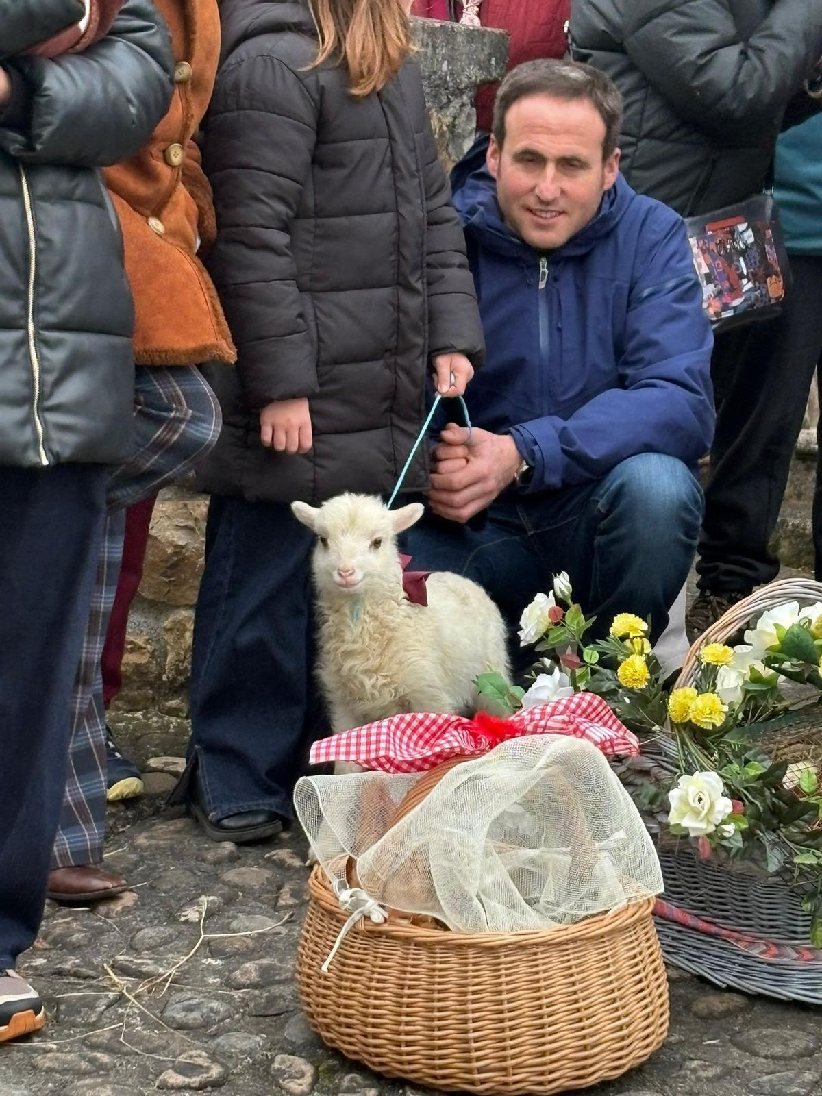 Güexes (Parres) recupera la fiesta de San Antón