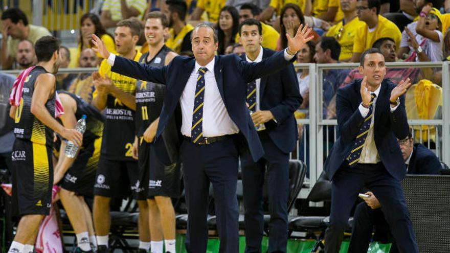 Txus Vidorreta, entrenador del Iberostar Tenerife, ayer.