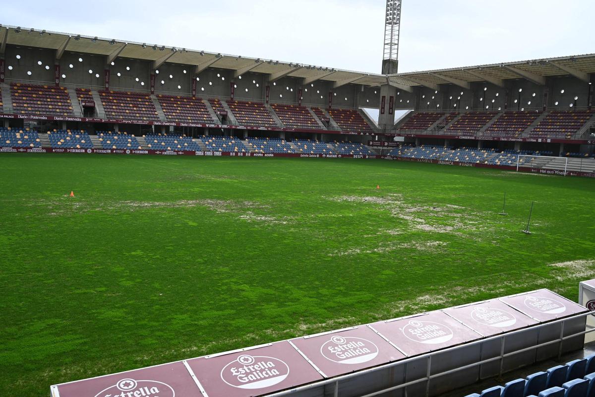 Estado del terreno de juego del estadio Municipal de Pasarón.