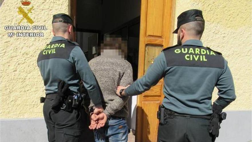 Detenido tras eyacular sobre una joven en un autobús en Alicante