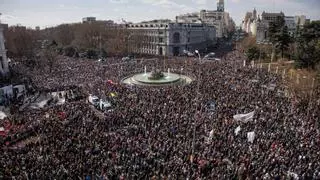 ¿Por qué se eterniza la huelga de médicos en Madrid? Tras la gran manifestación del domingo la disputa persiste