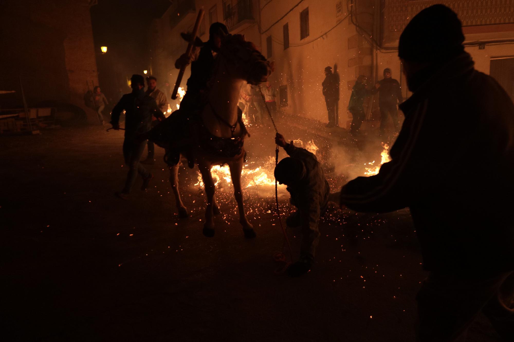 Las mejores fotos de la espectacular Matxà de Sant Antoni en Vilanova d'Alcolea