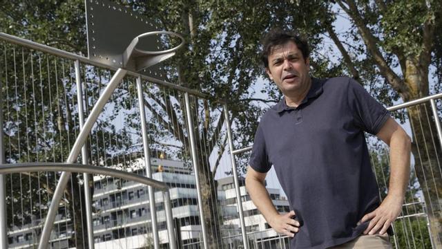 Manolo González, en las canchas del Parque Fluvial de Gijón. | JUAN PLAZA