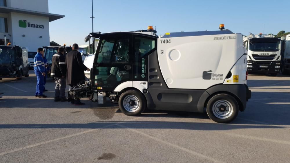 Nuevos vehículos que se incorporan al dispositivo de limpieza de Limasa en Málaga.