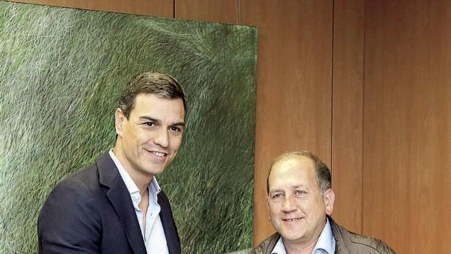 Pedro Sánchez, ayer, con Fernández Leiceaga.