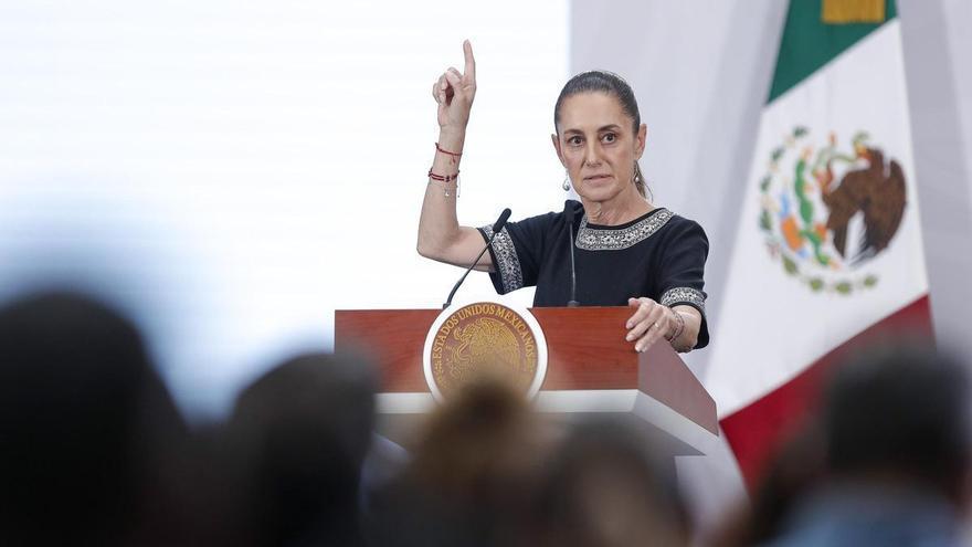 Sheinbaum defiende la democracia y las libertades de México y censura la 