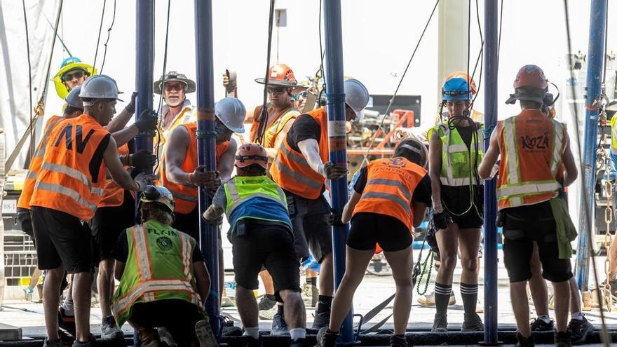La gran carpa del Circo del Sol ya toca el cielo de Alicante con el trabajo de un centenar de trabajadores locales