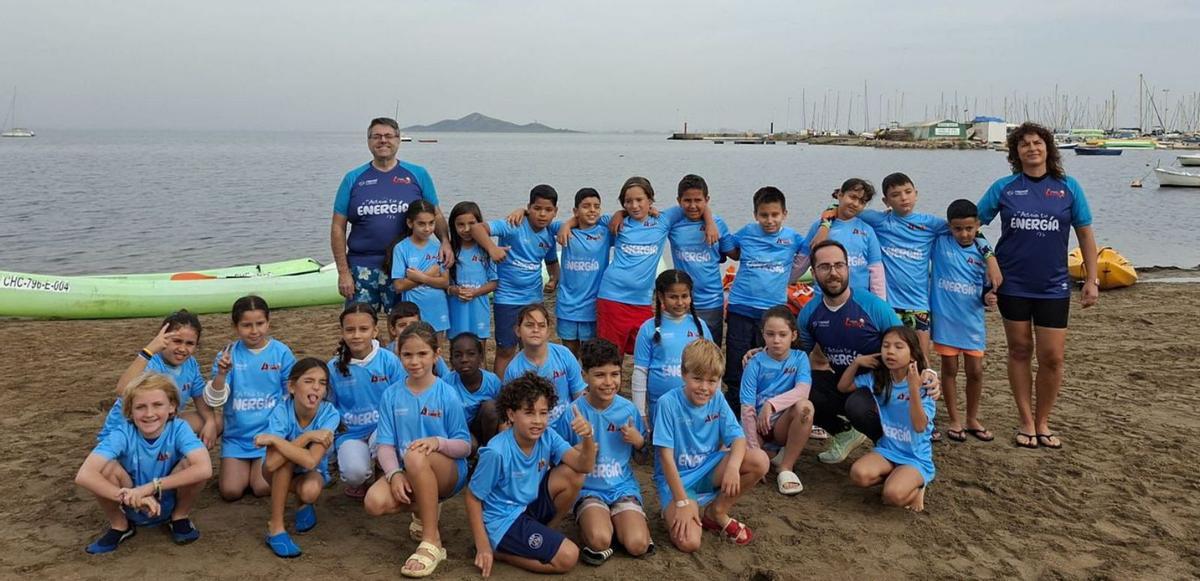 Más de 200 centros educativos regionales reciben equipaciones deportivas gratuitas