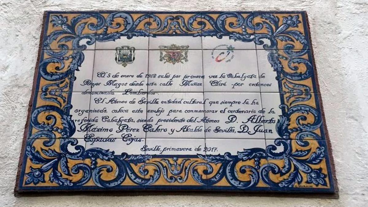 Placa que recuerda la primera Cabalgata de Reyes Magos de Sevilla