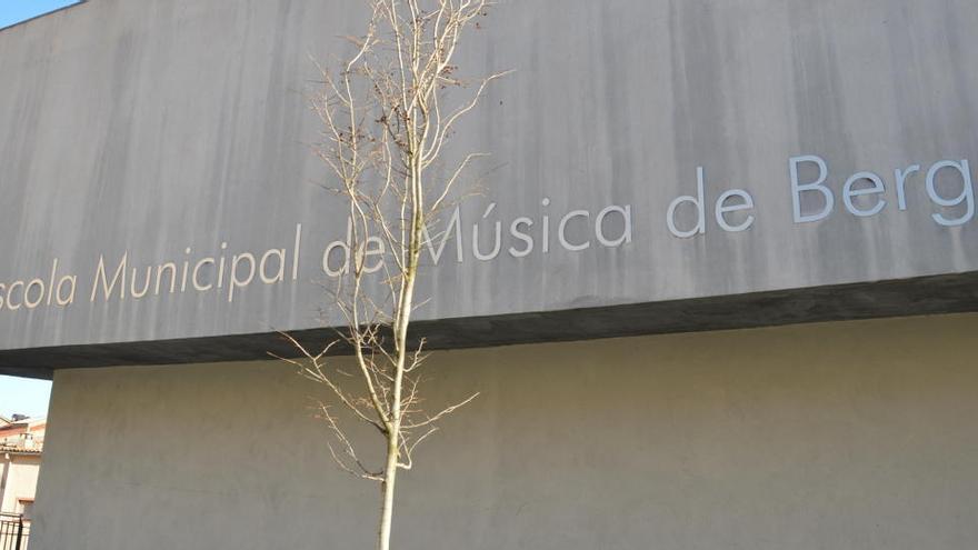 Façana principal de l&#039;Escola Municipal de Música de Berga.