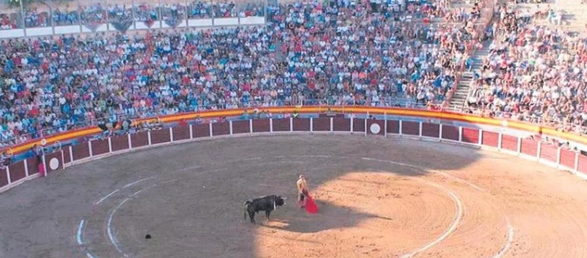 El coso municipal, durante una corrida de toros.
