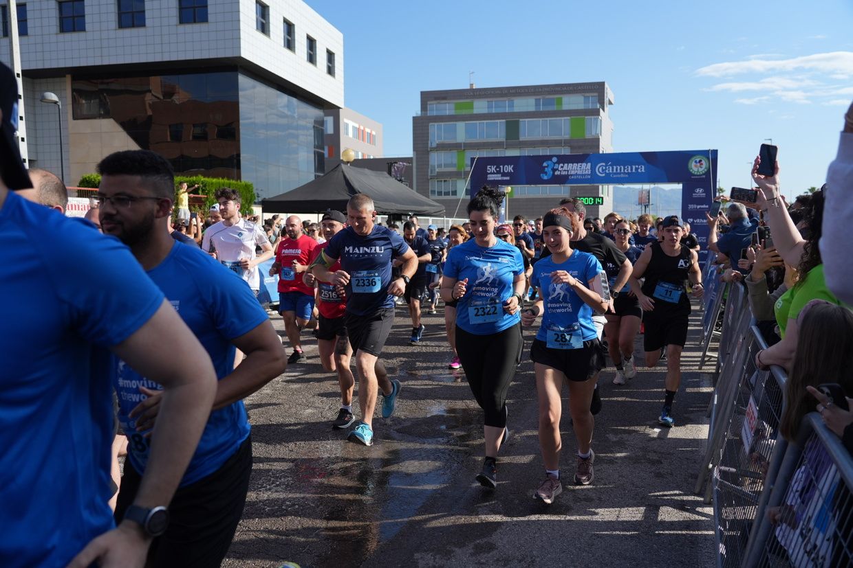Búscate en las fotos de la Carrera de las Empresas en Castellón