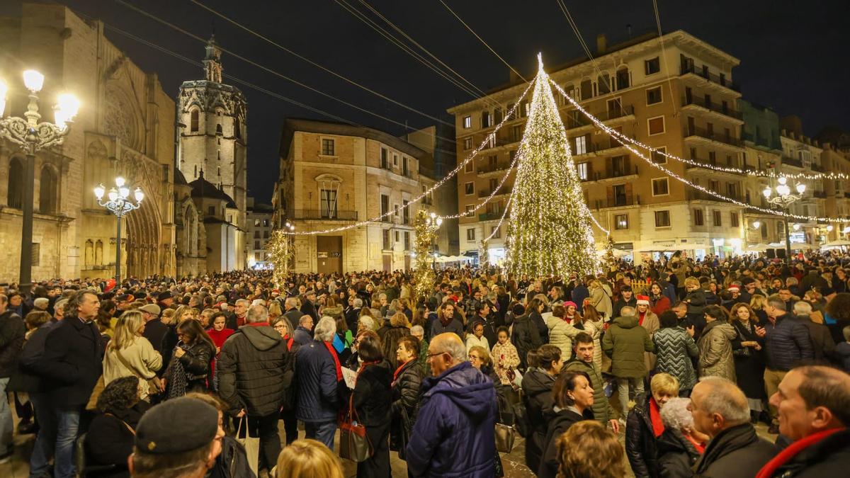 Llenazo en València antes del primer fin de semana de Navidad