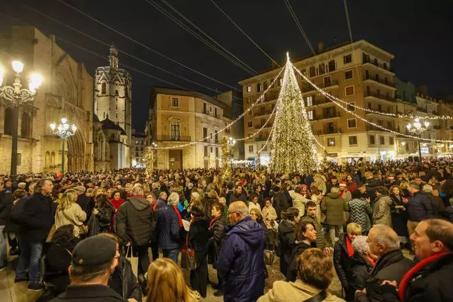 Llenazo en València antes del primer fin de semana de Navidad