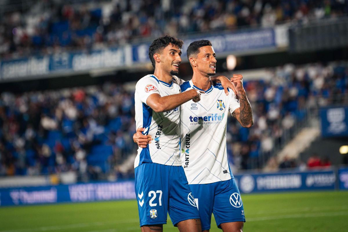 Ulloa y Maikel Mesa, dos de los goleadores del CD Tenerife esta temporada.