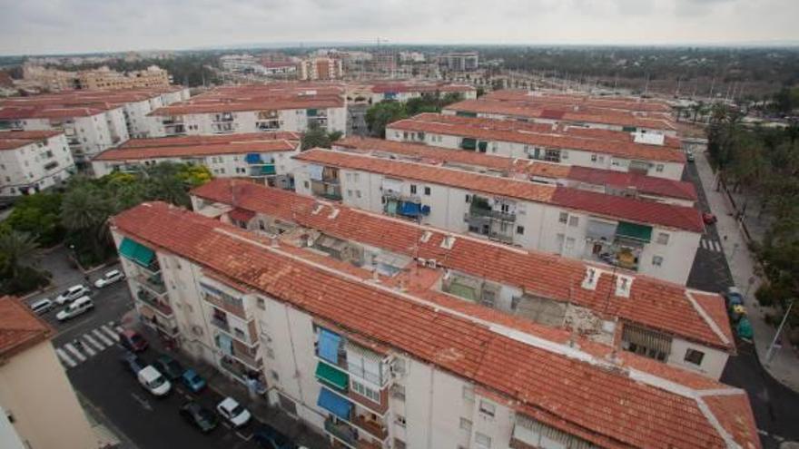 Vista general de parte del barrio de San Antón, el cual cuenta con un parque inmobiliario muy deteriorado.