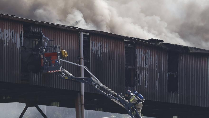Arcelor recurre a camiones varias semanas para surtir de carbón a sus instalaciones por el incendio de la cinta (que no afectará a la producción)