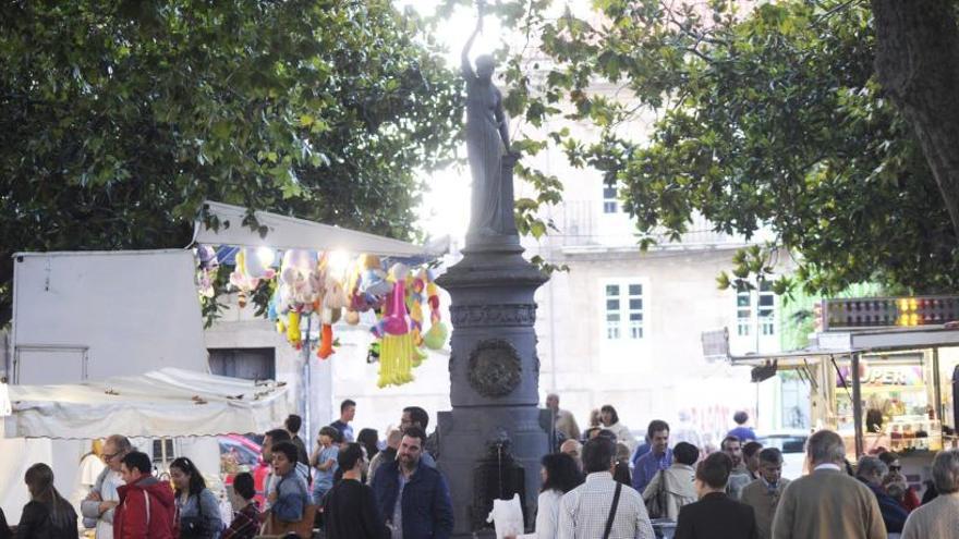 Actividad comercial en la plaza de Azcárraga.