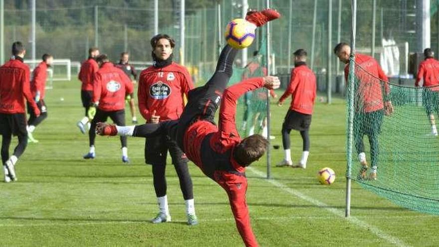 Los jugadores deportivistas, en el entrenamiento del domingo.