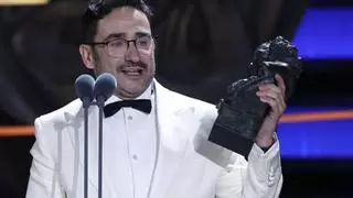 'La sociedad de la nieve' arrasa en los Goya con 12 premios, entre ellos mejor película y mejor dirección