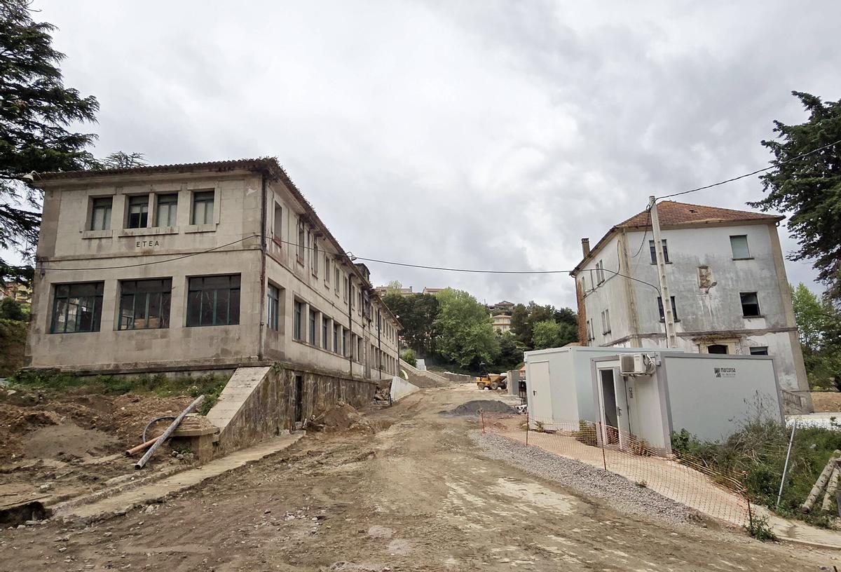 Obras de urbanización en la ETEA.